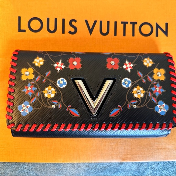 100% Authentic Louis Vuitton Special Edition Epi Leather Wallet - Picture 3 of 12